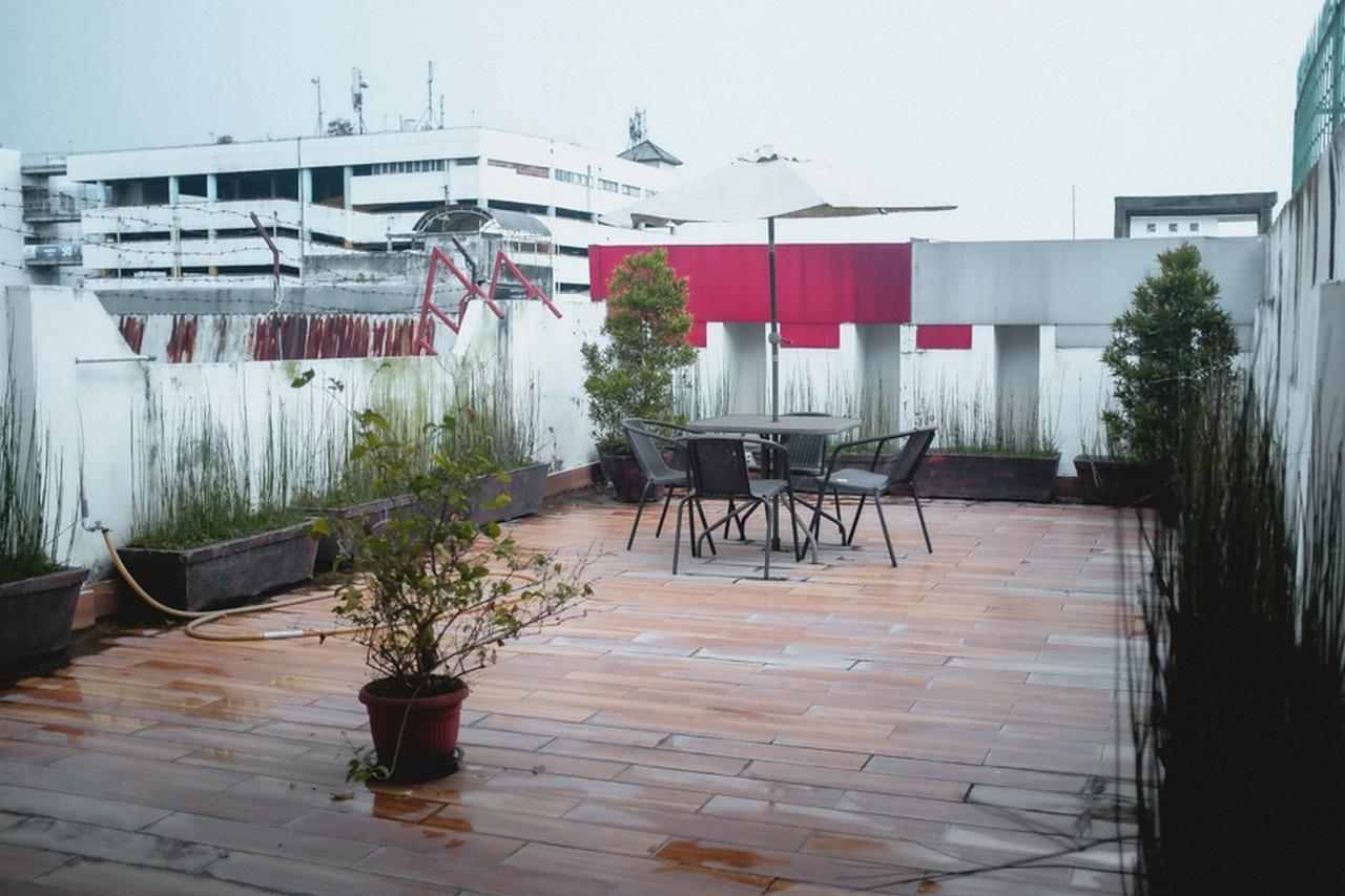 Reddoorz Plus Near Palembang Indah Mall Exterior photo